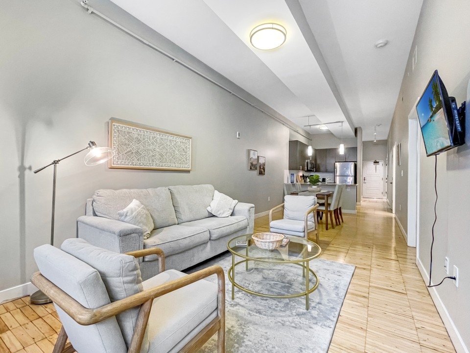 Beautiful 2BR/2BA in Bldg connected to Skywalk