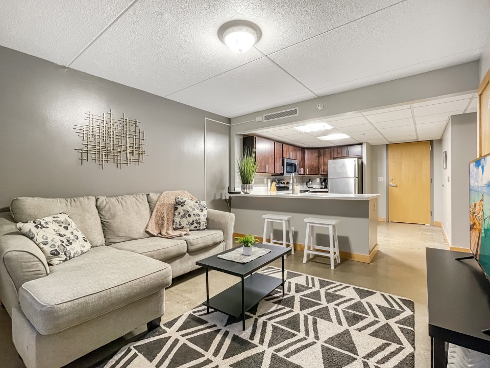 Spacious 2BR | FREE Parking | Near Casey's