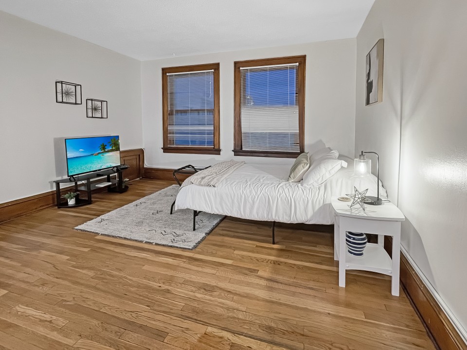 Cozy Studio Near Western Gateway Park
