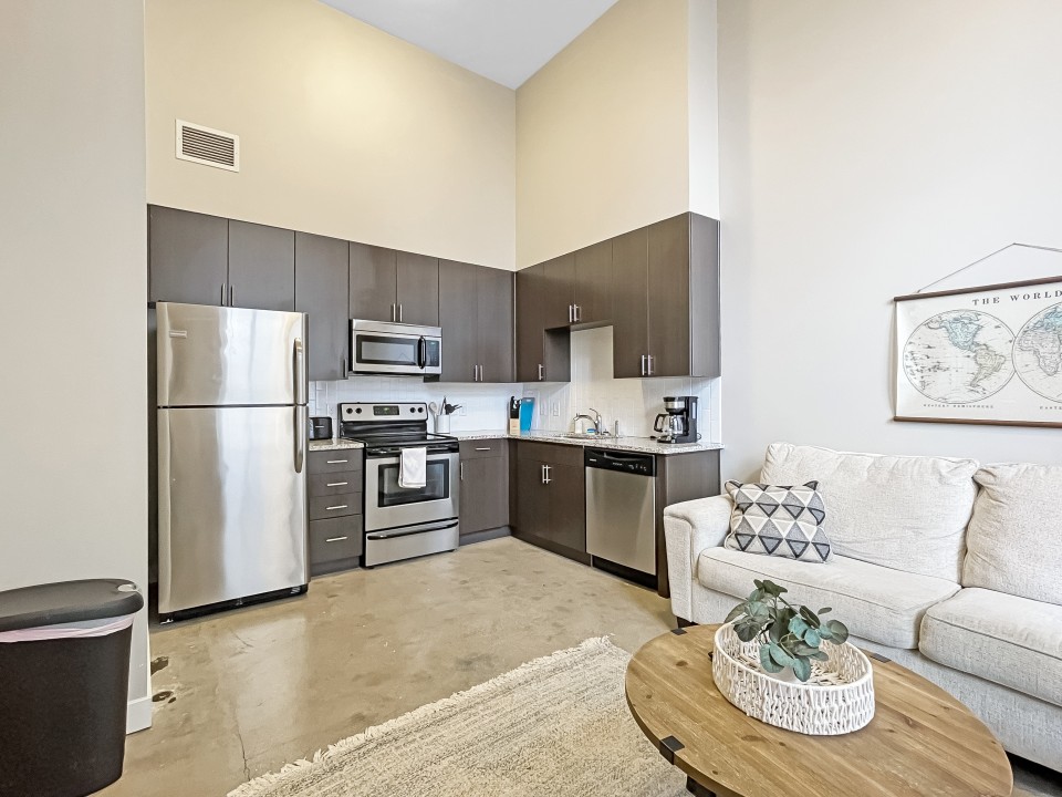 Large 1 Bed apt in the Heart of Downtown