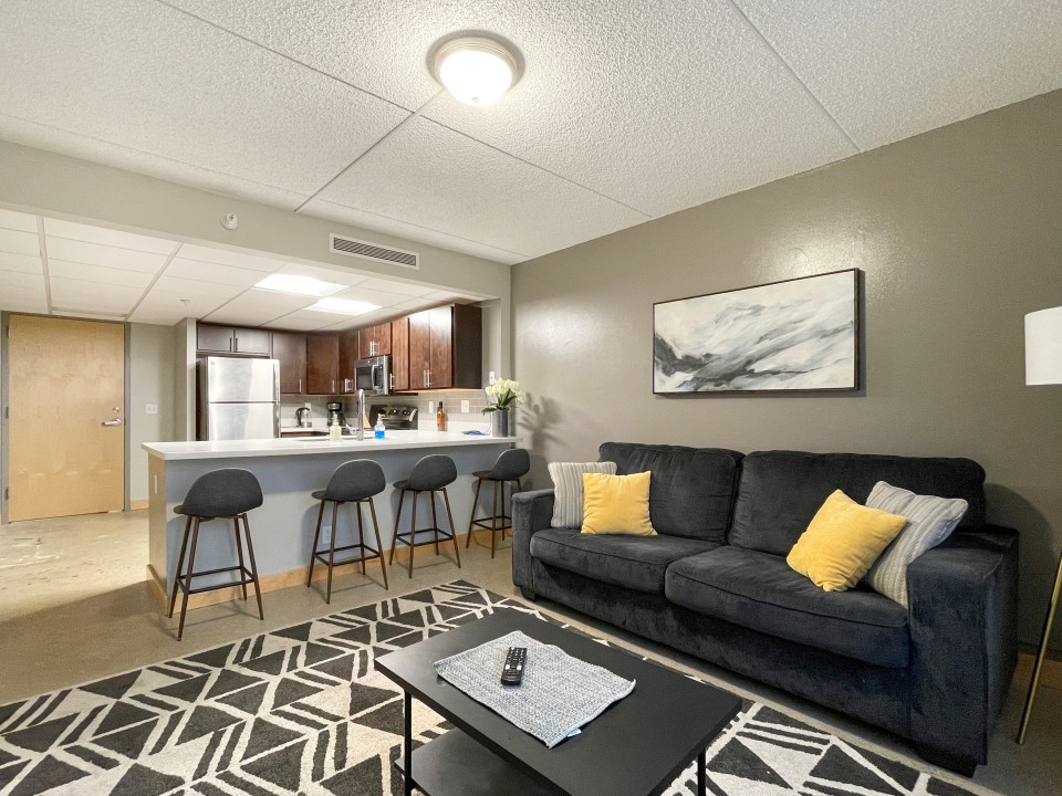 Cozy 2BR | Near Casey's | FREE Parking