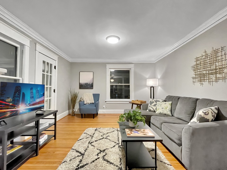 Beautiful 2BR N of Grand near Downtown
