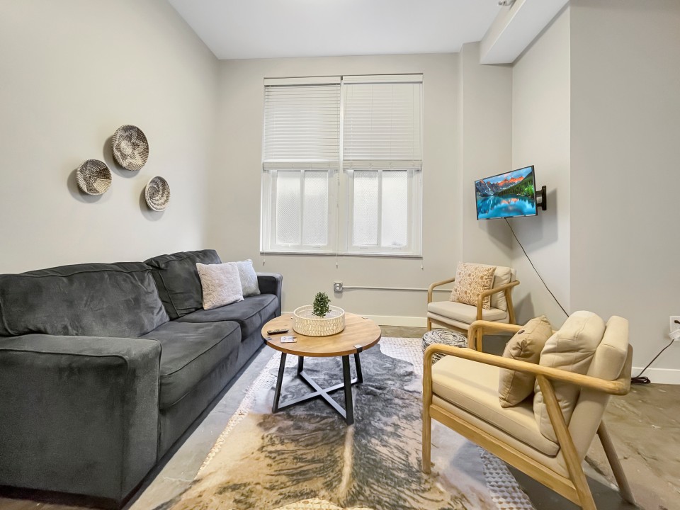 1 BR - 8 min walk to Court Ave District Downtown