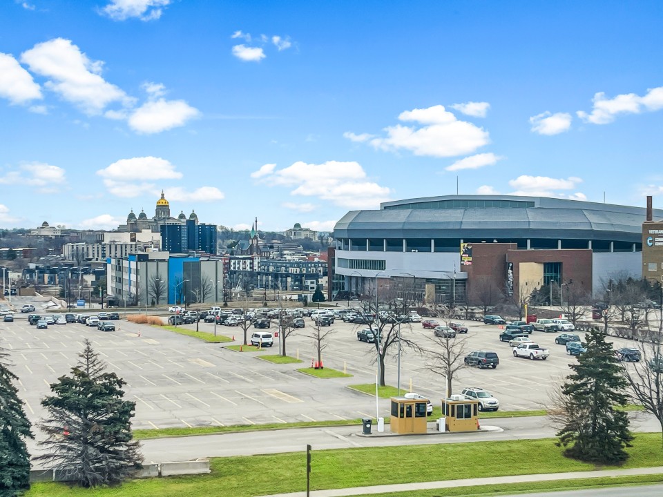 Walk to Casey’s Center | Quiet Downtown Stay